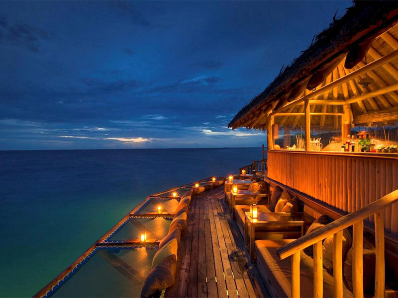 صور من داخل المنتجع  الفخم الذي قضى فيه جو وصوفي جوناس شهر عسلهما في المالديف